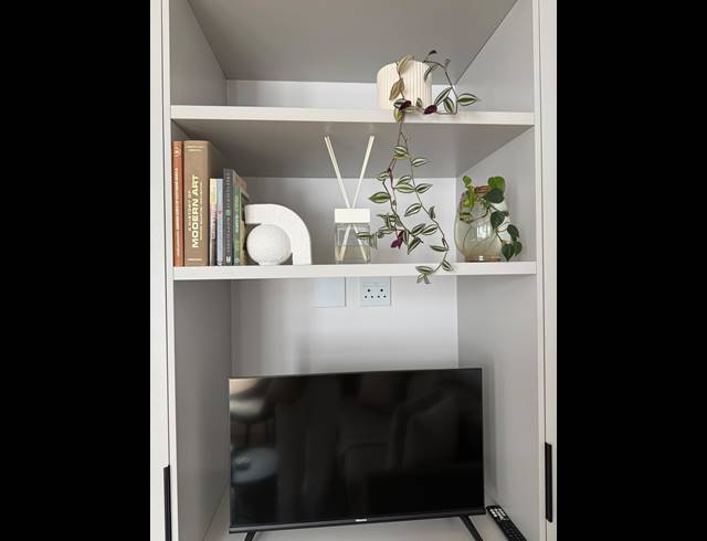 BEDROOM APARTMENT FOR SALE IN CAPE TOWN CITY CENTRE